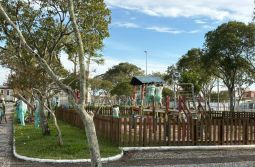 Praça da cidade alta ganha novo parquinho
