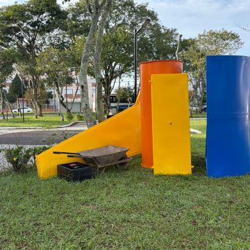 Praça da cidade alta ganha novo parquinho