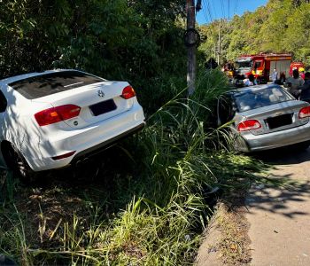 Acidente entre dois carros deixa duas mulheres feridas na SC-445, em Siderópolis