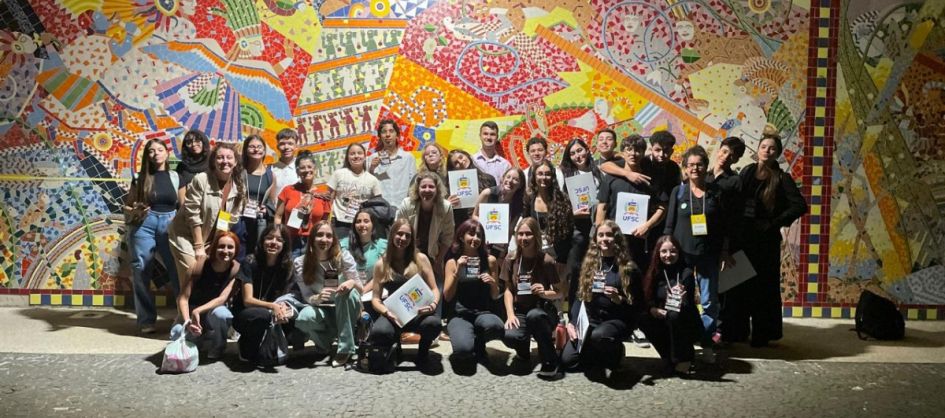 Estudantes da EEB Praia da Gaivota brilham em simulação internacional na UFSC
