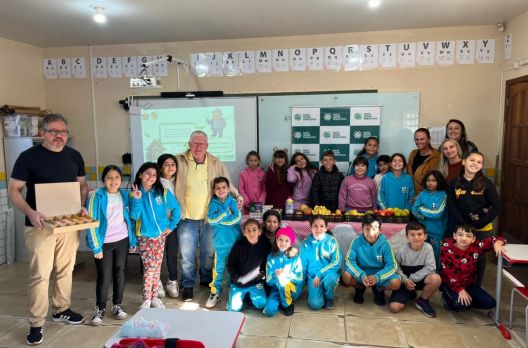 Projeto “Plantando para o Futuro” leva educação financeira para 98 alunos na Praia d...