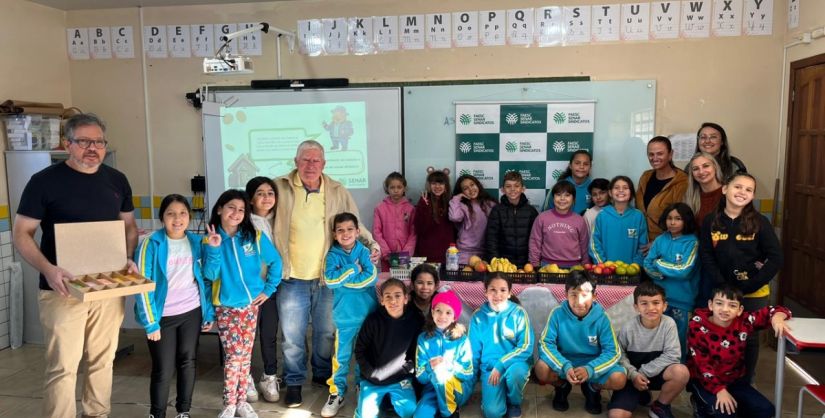 Projeto “Plantando para o Futuro” leva educação financeira para 98 alunos na Praia da Caçamba