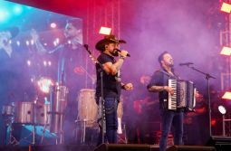 Show do Traia Véia reúne milhares de pessoas na VIII Agrimeleiro