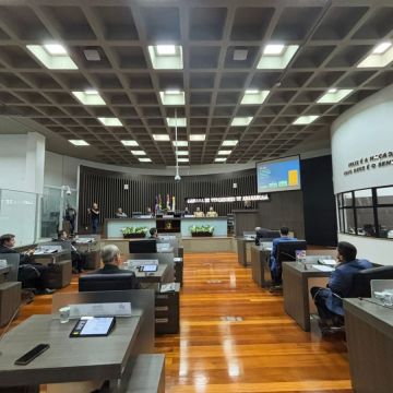 CDL Araranguá destaca força do associativismo e importância do comércio durante sessão na Câmara de Vereadores
