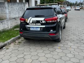 Polícia Civil cumpre mandado de busca e apreensão no bairro Barranca, em Araranguá.