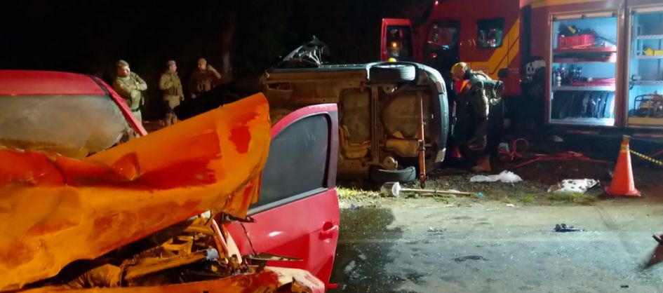 Acidente com múltiplas vítimas deixa dois mortos e quatro...