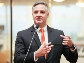 Deputado Cadorin participa de mobilização do Novo no Calçadão de Araranguá