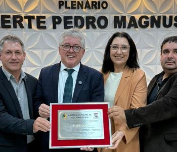 Em noite marcada pela emoção, São João do Sul concede seu mais alto reconhecimento ao deputado Tiago Zilli