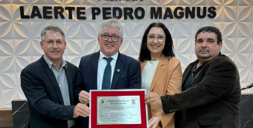 Em noite marcada pela emoção, São João do Sul concede seu mais alto reconhecimento ao deputado Tiago Zilli