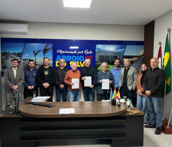 Ordens de serviço entregues: Balneário Arroio do Silva investe mais de R$ 2 milhões em obras na educação e infraestrutura