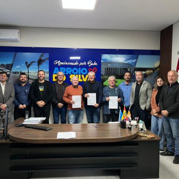Ordens de serviço entregues: Balneário Arroio do Silva investe mais de R$ 2 milhões em obras na educação e infraestrutura