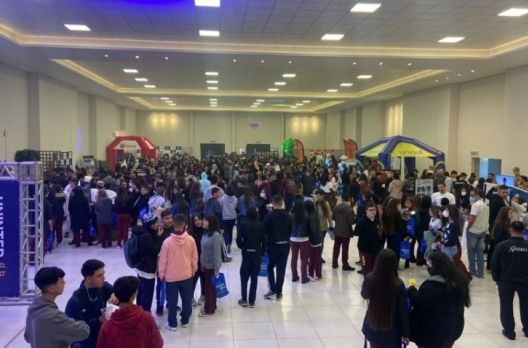 Feira ACIVA de Profissões conecta estudantes, empresas e oportunidades em Araranguá