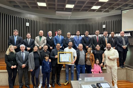 Moção de Aplausos celebra títulos e projeção internacional do atleta Lucas Campos