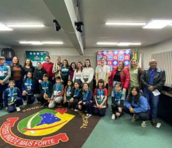 Soletrando Regional reúne 12 escolas em disputa pelo título de campeão da ortografia