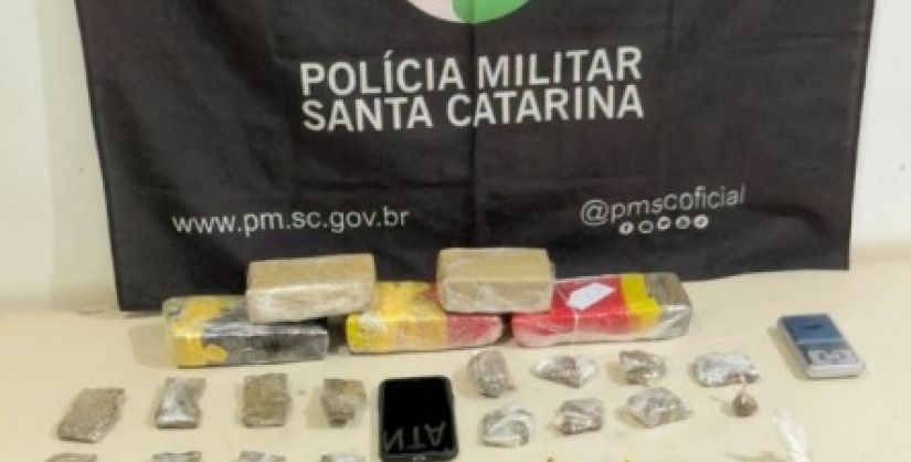 Ação da PM termina com dois presos e mais de 2,6 kg de maconha apreendidos no Caverazinho