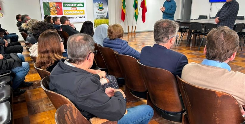 Administração Municipal dialoga com moradores da Rua Rui Barbosa sobre início da revitalização