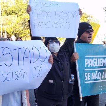 Trabalhadores do Hospital Materno Infantil protestam por pagamento de rescisões e piso da Enfermagem