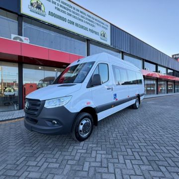 Maracajá recebe van adaptada para fortalecer o transporte de pacientes da Saúde