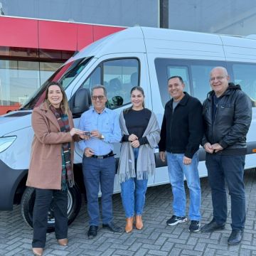 Maracajá recebe van adaptada para fortalecer o transporte de pacientes da Saúde