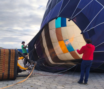 Céu colorido e adrenalina: Voo de lançamento dá o pontapé inicial para o 2º Festival de Balonismo de Balneário Gaivota