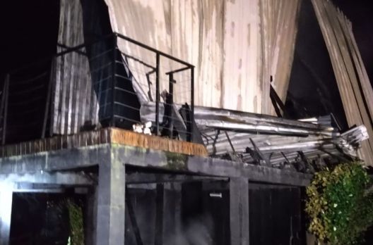 Cabana é destruída por incêndio na comunidade de Serra da Pedra, em Jacinto Machado