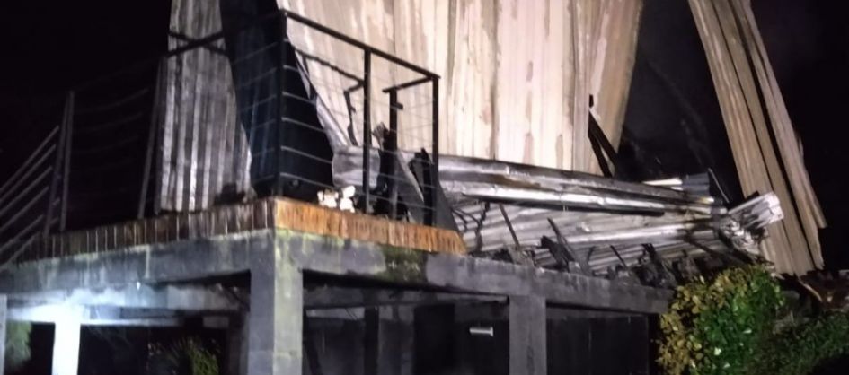 Cabana é destruída por incêndio na comunidade de Serra d...