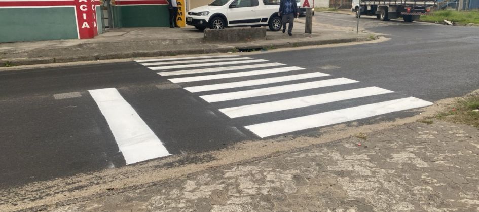 Faixas de pedestres recebem revitalização