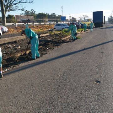 Projeto Recomeçar avança com limpeza urbana