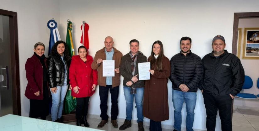 Meleiro anuncia construção de nova praça central
