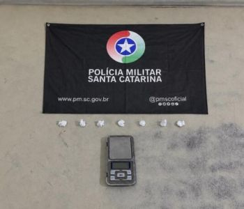 PM prende traficante com drogas no bairro Lagoão, em Araranguá