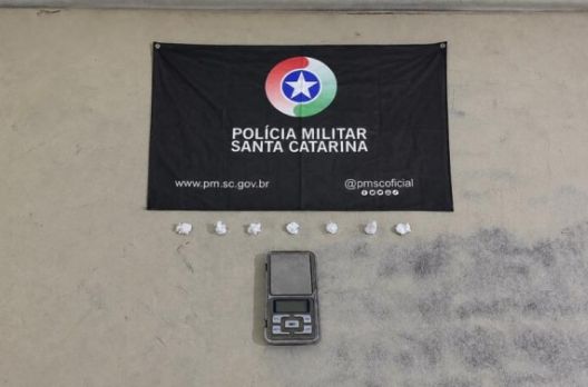 PM prende traficante com drogas no bairro Lagoão, em Araranguá