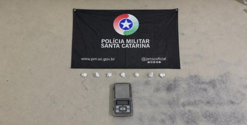 PM prende traficante com drogas no bairro Lagoão, em Araranguá