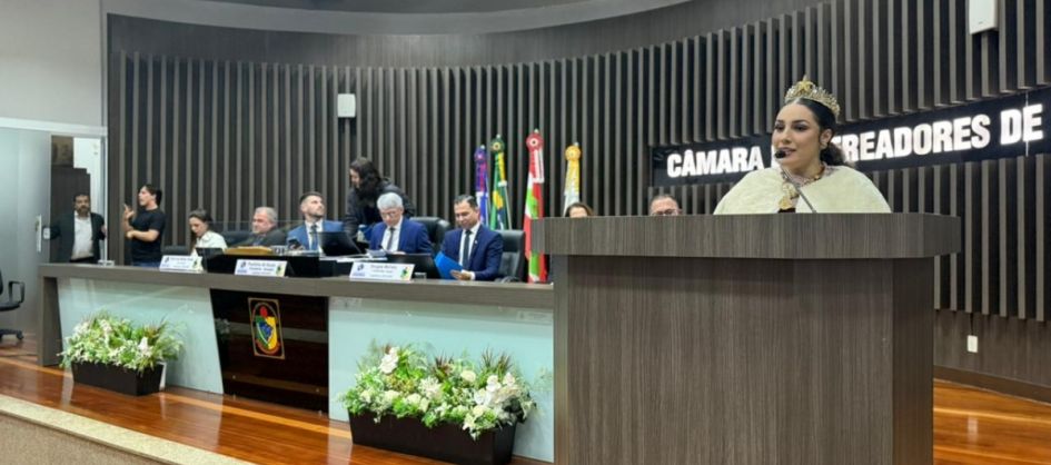 Representantes do turismo de Balneário Arroio do Silva divulgam a 33ª Festa do Peixe durante sessão da Câmara