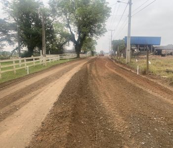 Araranguá: obra na ARA-211 bloqueia tráfego de caminhões durante o dia