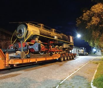 Locomotiva a vapor é transferida para o bairro Barranca, em Araranguá