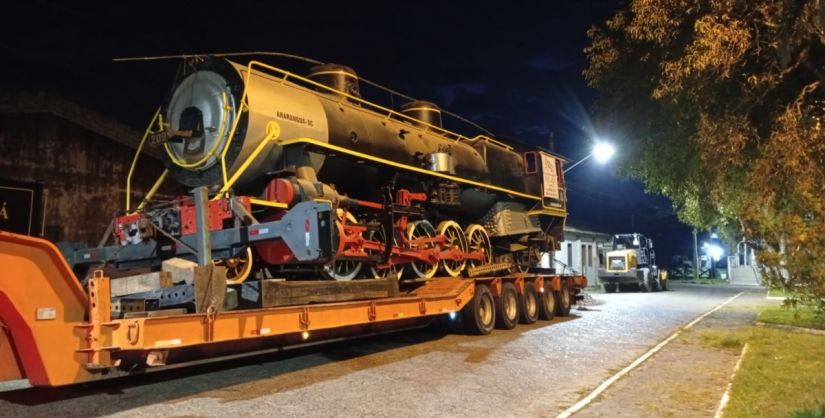 Locomotiva a vapor é transferida para o bairro Barranca, em Araranguá