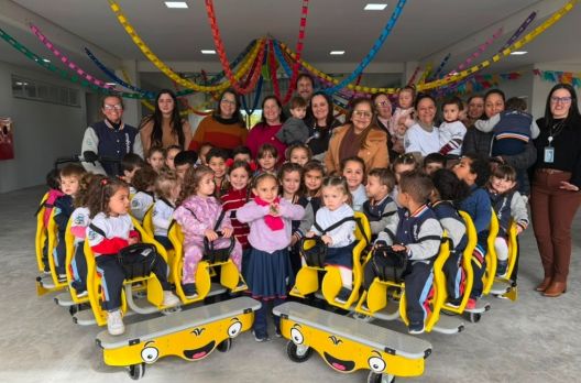 Centros de Educação Infantil de Araranguá recebem 30 novos carrinhos de passeio