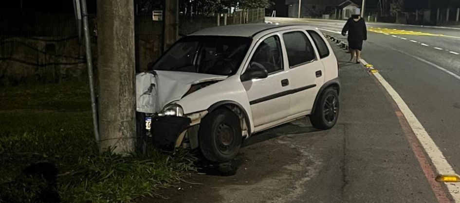 Mulher de 22 anos fica ferida em acidente de trânsito em A...