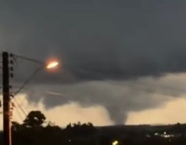 Tornado atinge três cidades e deixa feridos no interior gaúcho