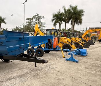 Jacinto Machado renova frota de maquinários