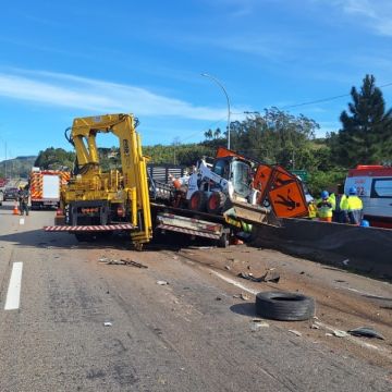 Dois acidentes deixam quatro pessoas feridas na BR-101, em Sombrio