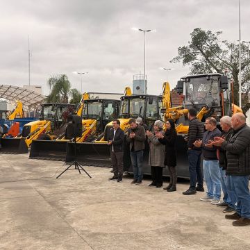Jacinto Machado reforça estrutura de Obras e Agricultura com novos maquinários