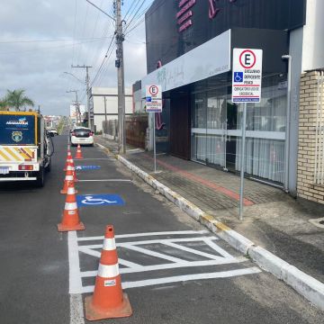 Demutran reforça sinalização e acessibilidade em vagas especiais de Araranguá