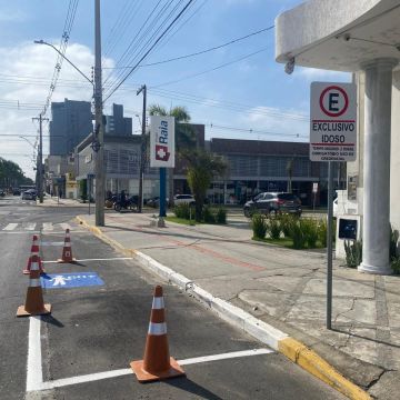 Demutran reforça sinalização e acessibilidade em vagas especiais de Araranguá