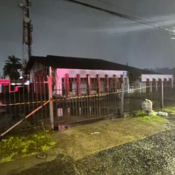 Incêndio atinge galpão abandonado de aproximadamente 560 metros quadrados em Criciúma