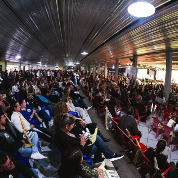 Multidão lota o Caverá no lançamento da candidatura do deputado Tiago Zilli