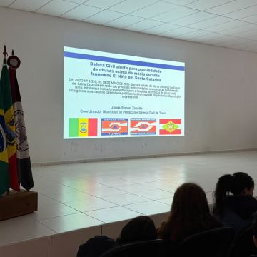 Defesa Civil de Turvo leva orientações sobre prevenção e segurança aos alunos