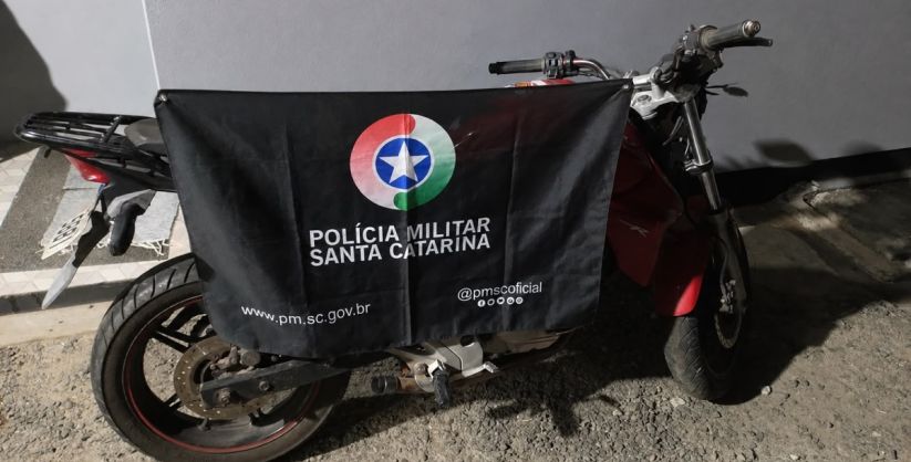 Araranguá: motocicleta furtada é recuperada  no Residencial Flor do Campo