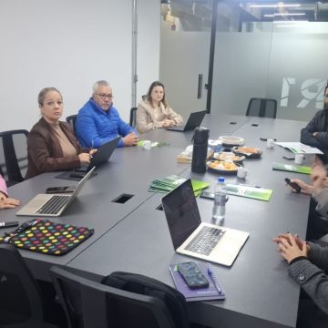 Lideranças de Araranguá conhecem ecossistema de inovação da Unesc no CRIO