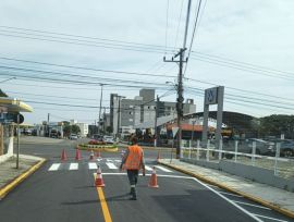 Demutran realiza melhorias na sinalização de trânsito em Araranguá
